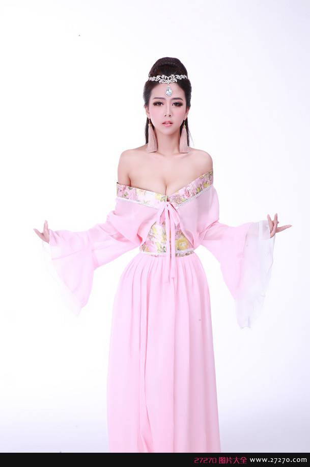 推女神于姬Una开启浪漫之旅性感写真