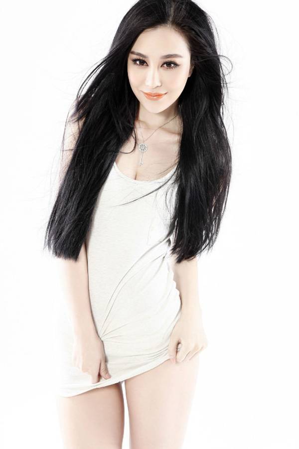 平面模特李洋子白皙嫩肤诱人写真