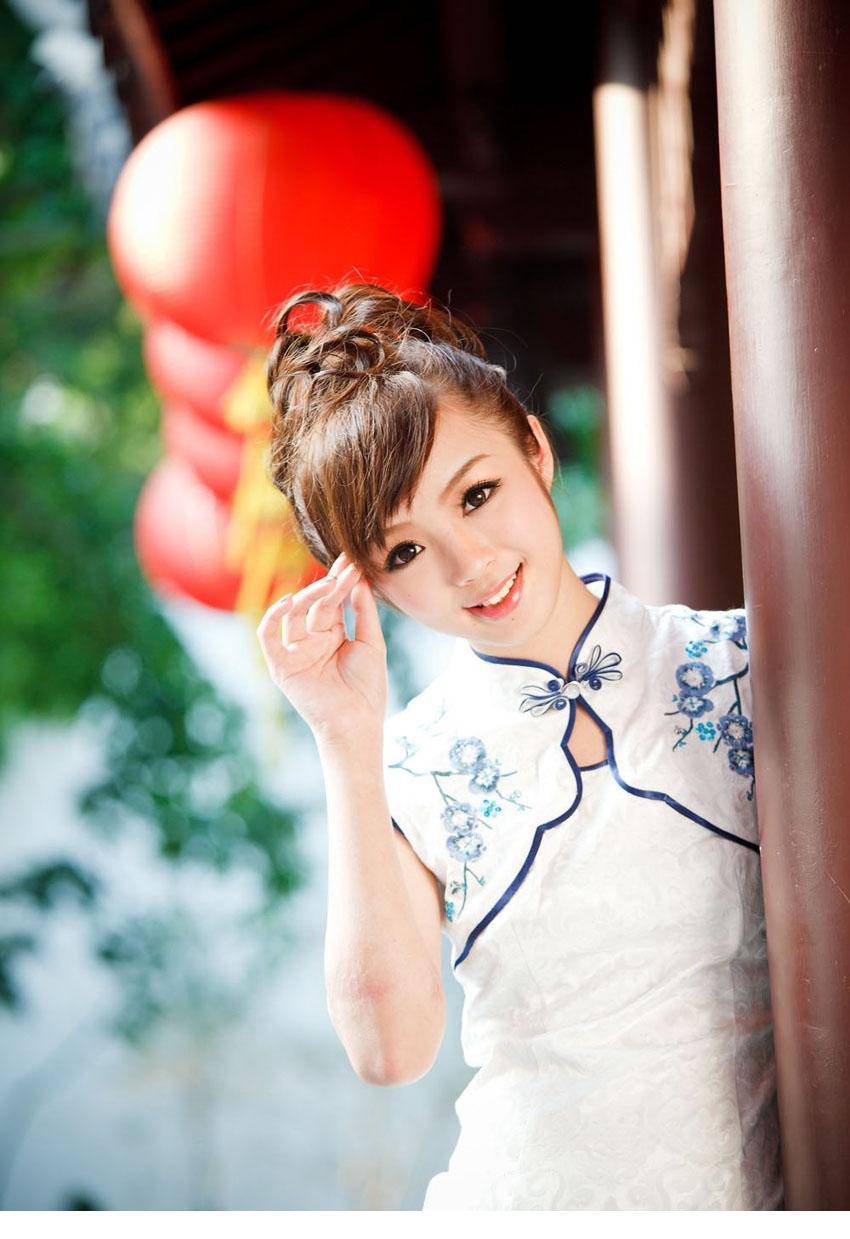 香港嫩模黄诗思旗袍诱惑户外写真