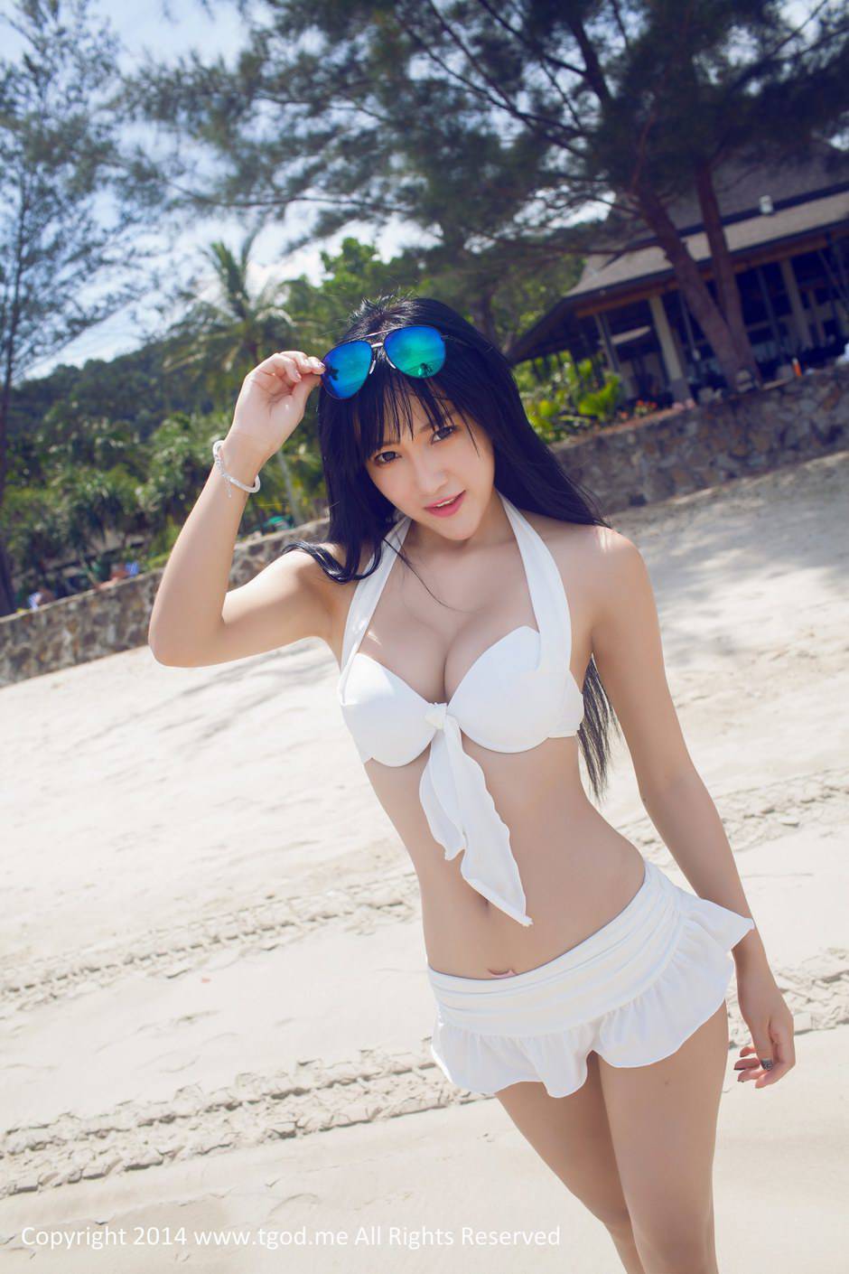 比基尼泳衣女郎杨上萱海边写真