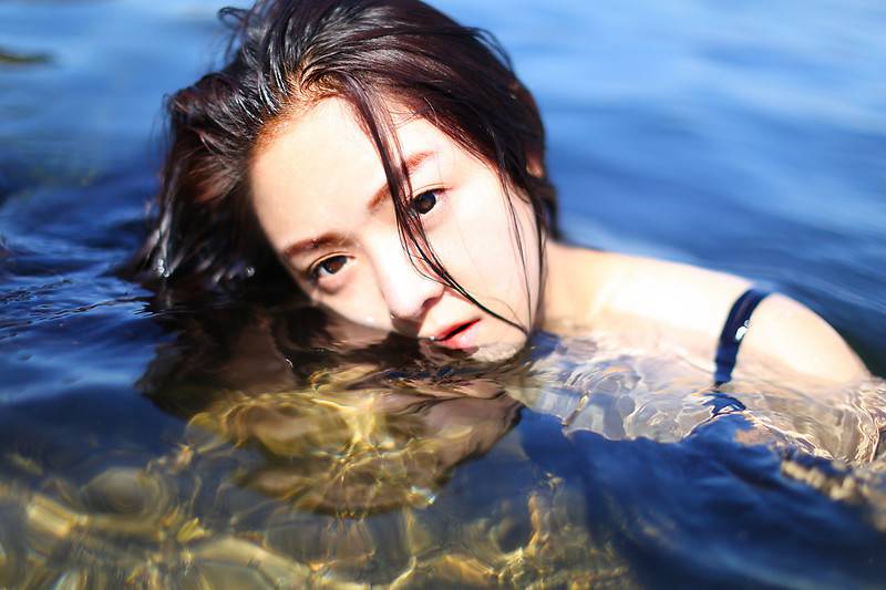 蓝色小清新伤感意境女生图片