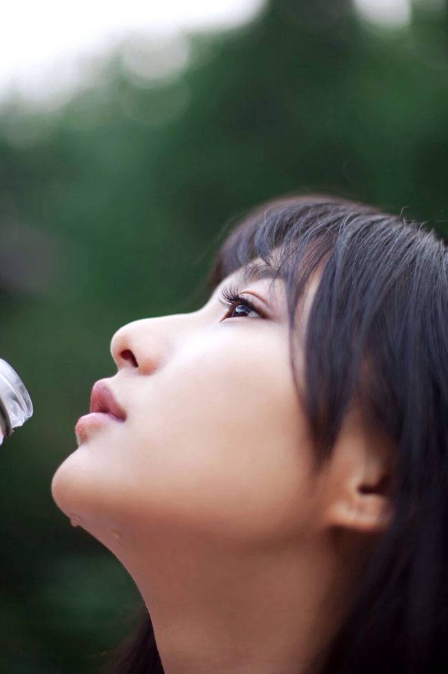 戚蓝尹变身清纯可爱学生妹