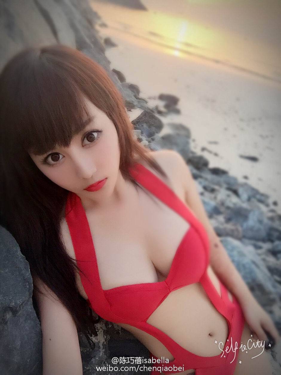 白皙丰满性感模特陈巧蓓isabella户外写真图
