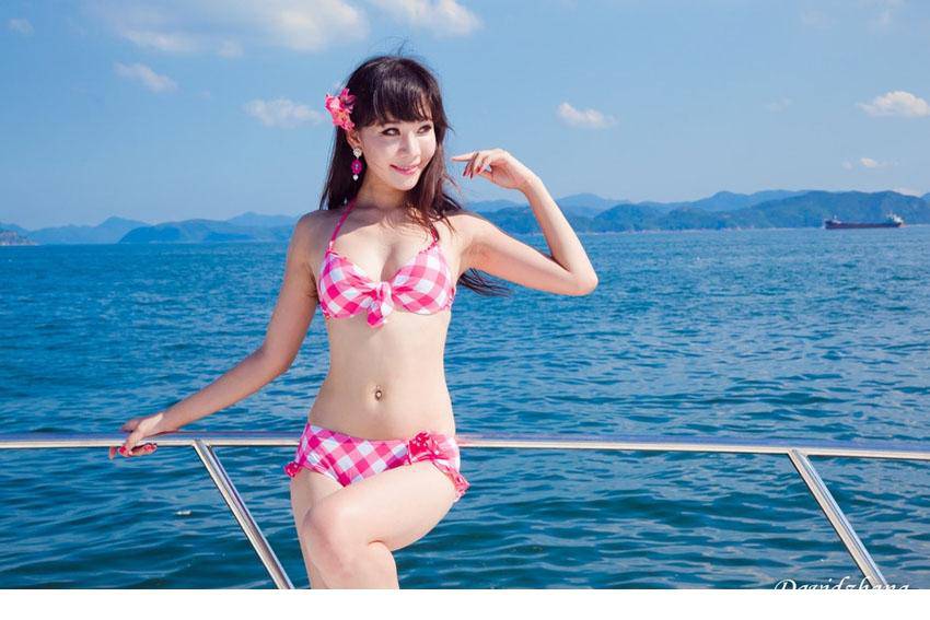 美女夏日船上内衣秀窈窕身段写真