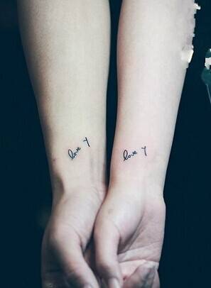 手腕情侣纹身小图案简约英文纹身秀