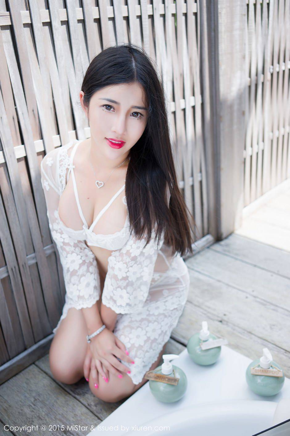 魅妍社长发美女嘉嘉Tiffany性感曲线吸引眼球