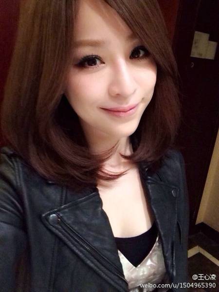 爱笑台湾女星王心凌自拍照