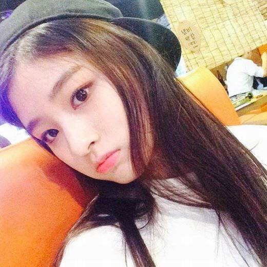90后非主流女孩甜美自拍照