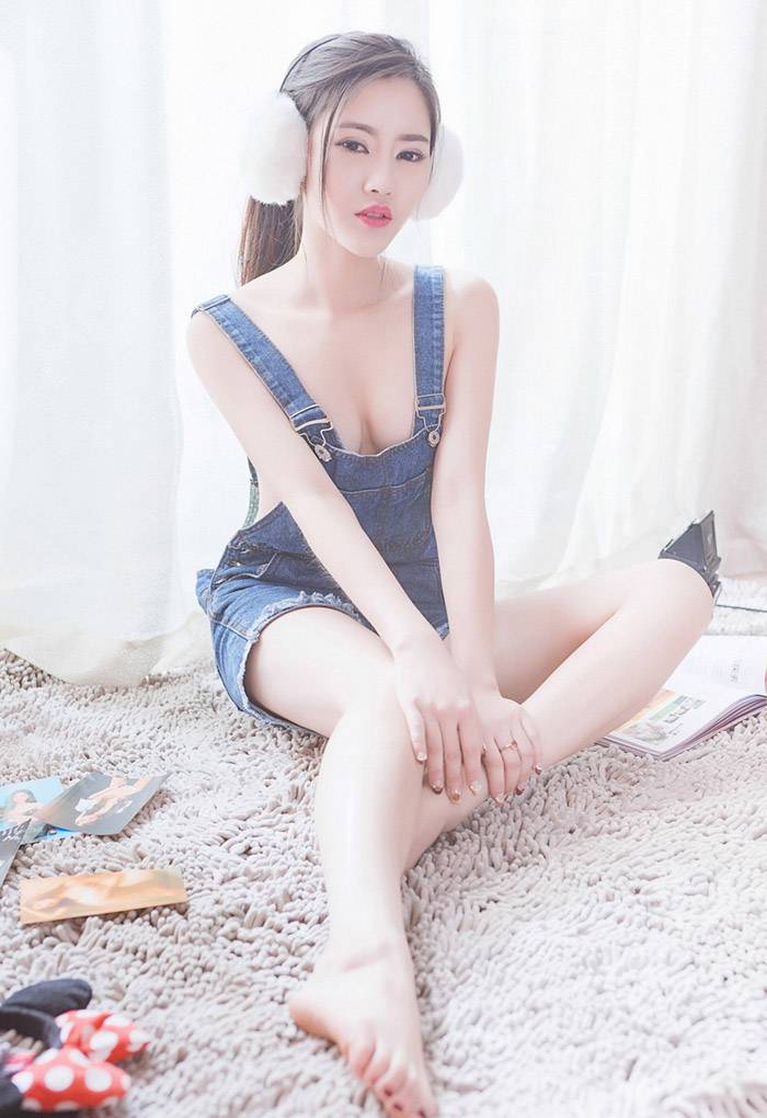 美女真空上镜诱惑十足