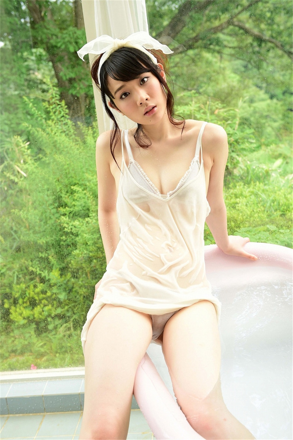 日本清纯学生妹浴缸湿身诱惑写真
