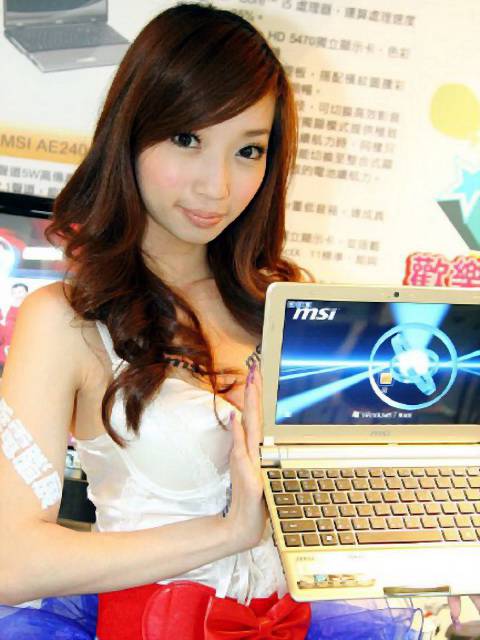 中印混血美女芳小如气质迷人