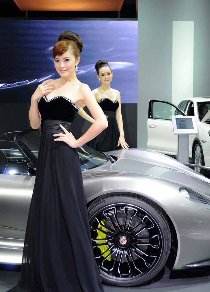 北京车展上曼妙多姿的美女车模组图