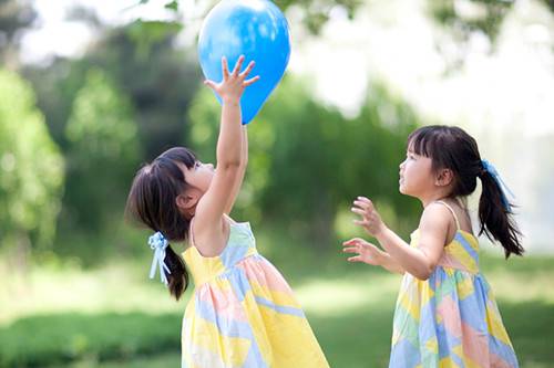 童趣可爱女生图片 儿时纯真的笑容