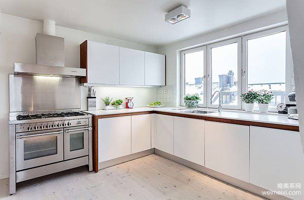 140平米阁楼公寓纯白现代简约装修效果图