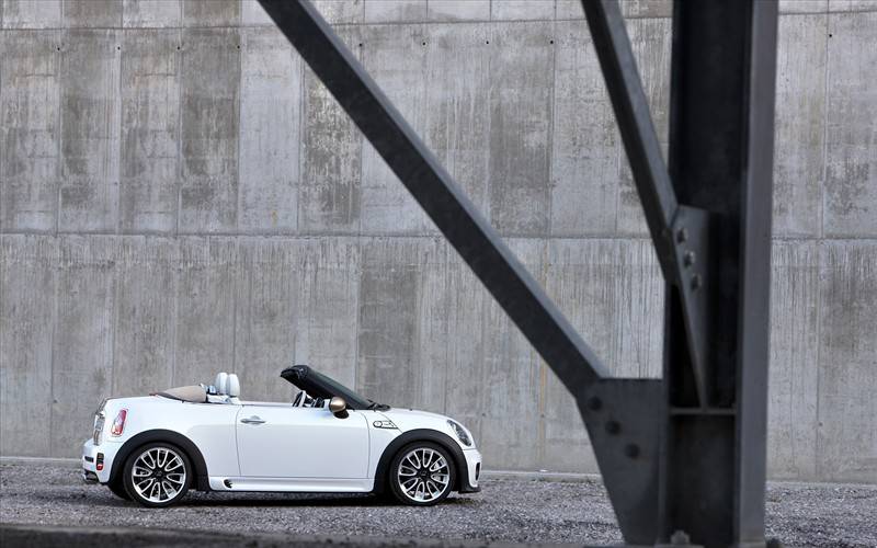 棕白相间家用篷车高清汽车图片