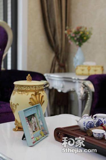 欧式简约卧室家装效果图