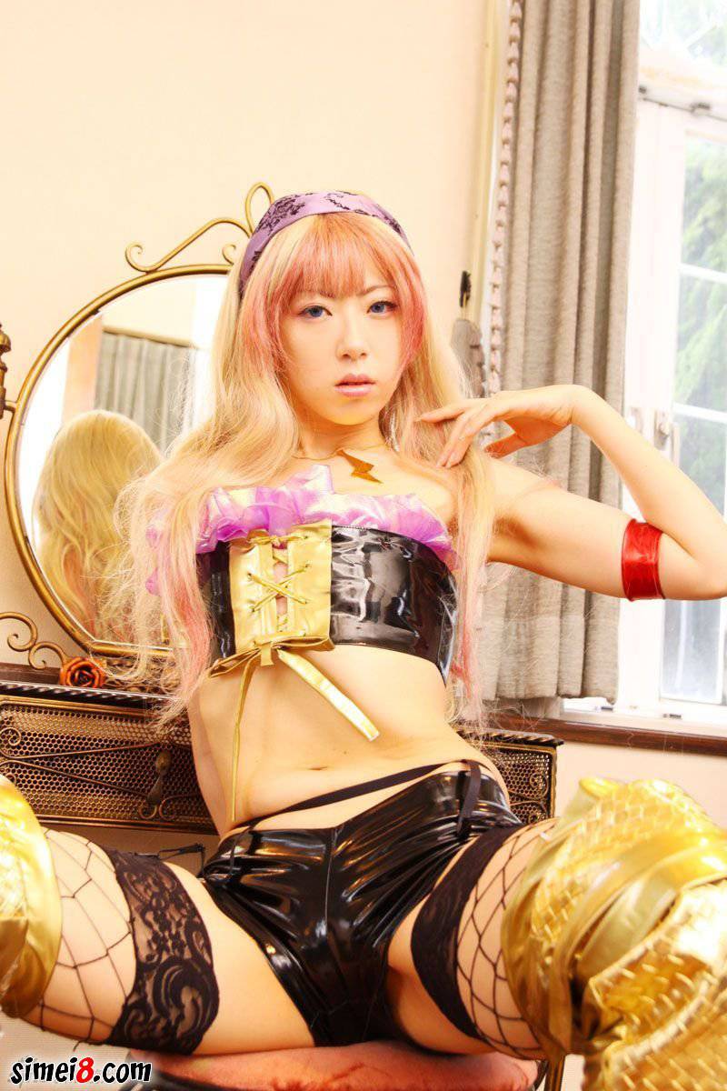 冰雪女王cosplay高清图 秀丰满乳沟