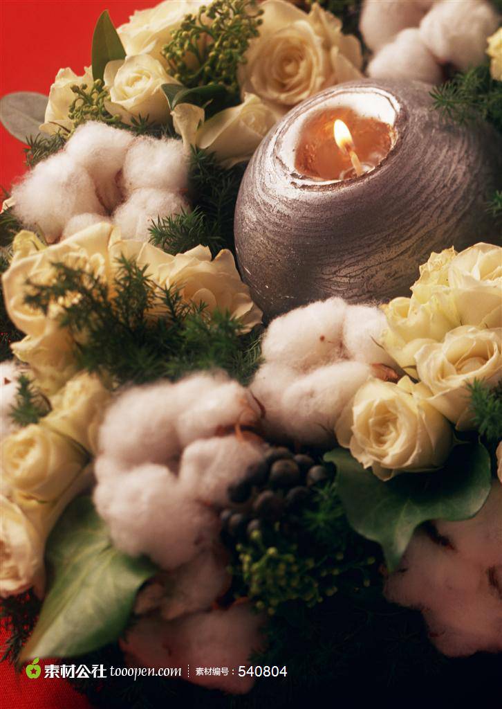 创意个性蜡烛和花球摄影图片