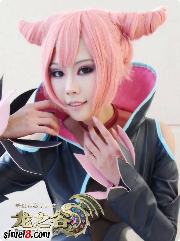 动漫cosplay图片女 化身性感弓箭手