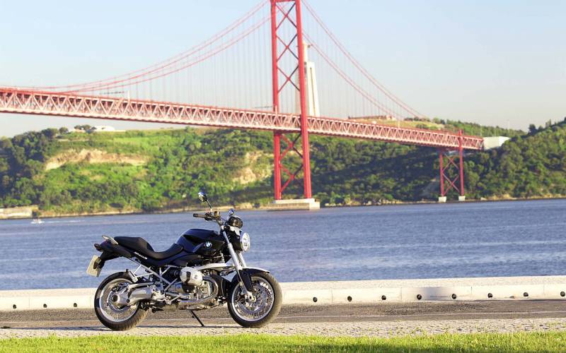 时尚大气的宝马R1200r摩托车高清图片