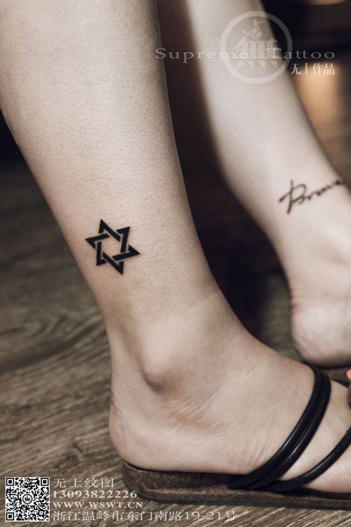 女生腿部性感星星纹身图片