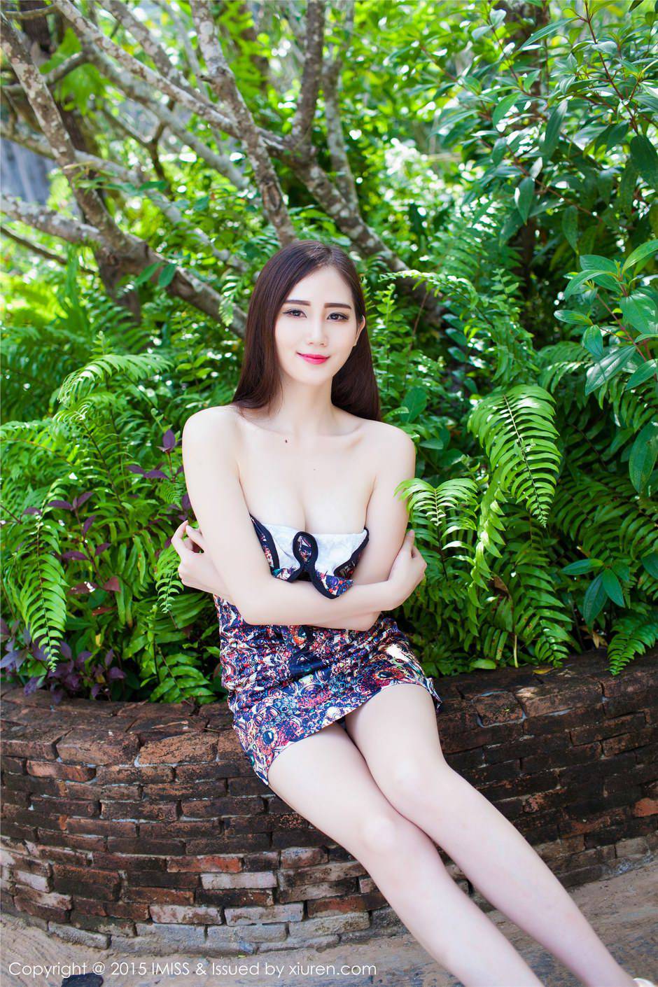 魅妍社气质女人SISY思高清户外性感写真