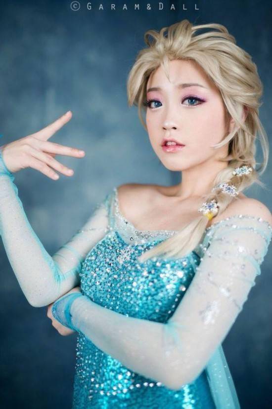 《冰雪奇缘》女主艾莎Cosplay图片欣赏