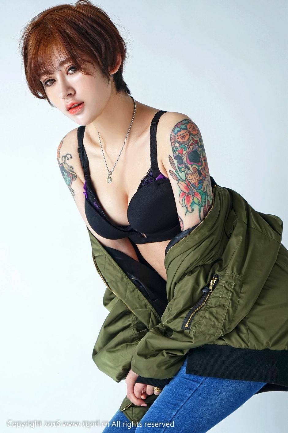 短发中性美女赵亚男野性写真