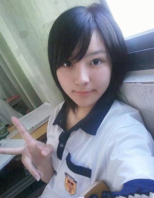 小窝可爱女生中学生图片赏析