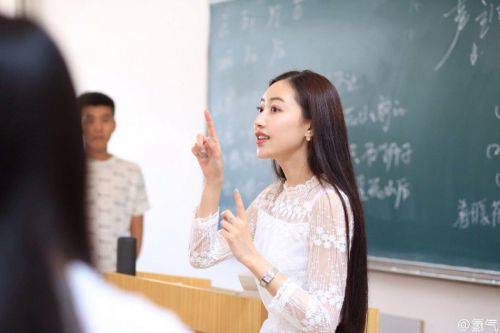 90后美女大学老师身材完爆韩最美体育老师(4)