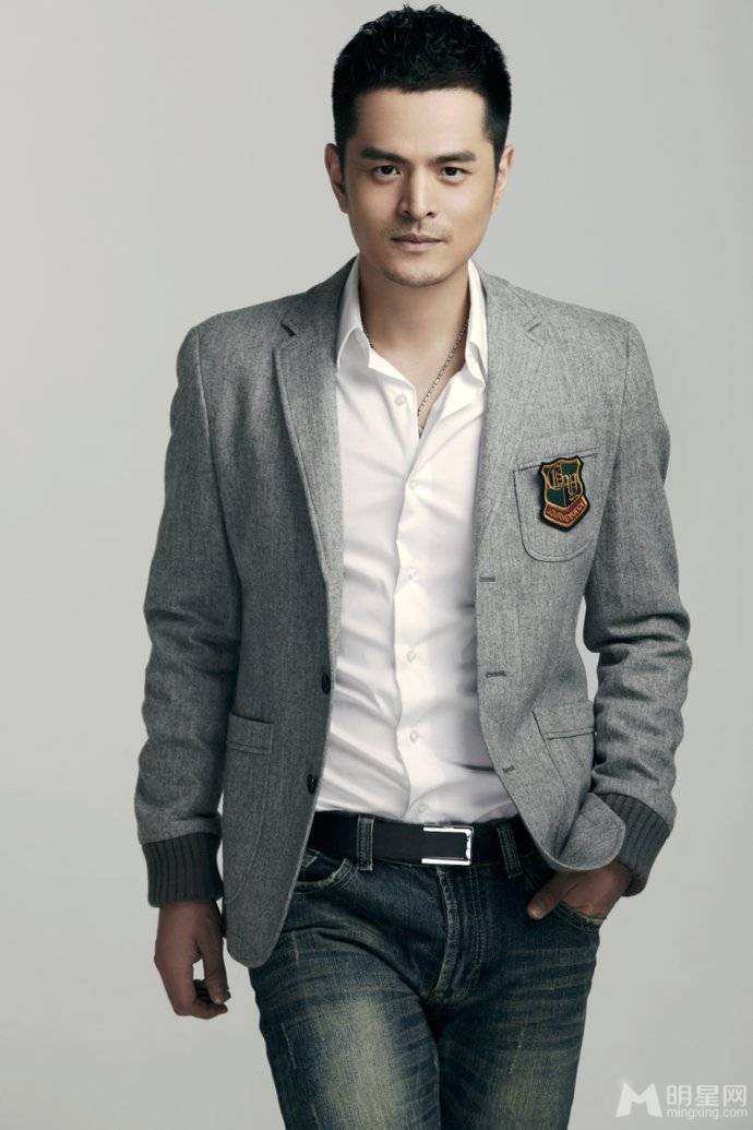 中国内地男演员边原型男写真大片