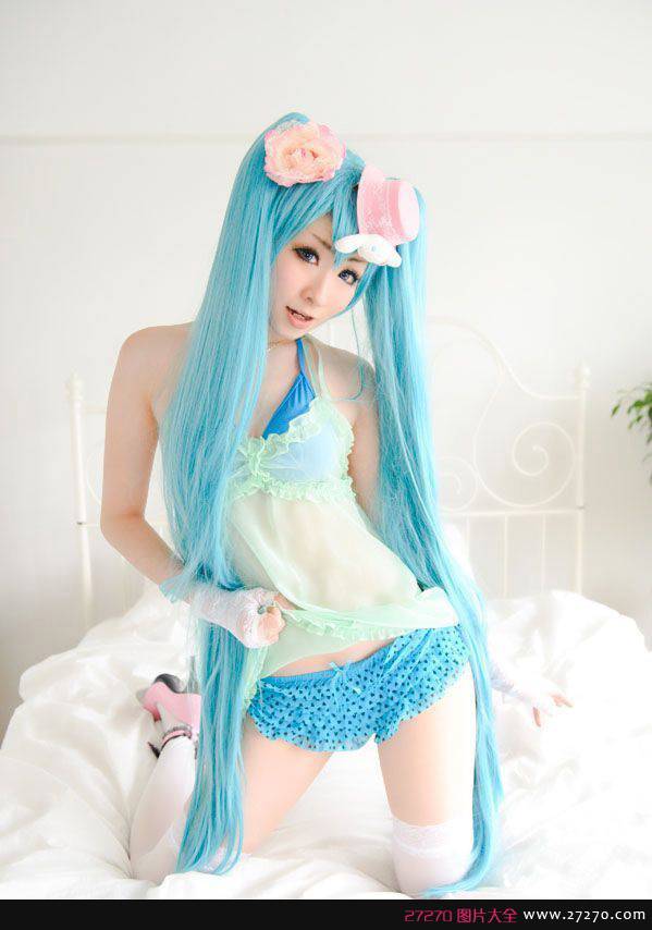 超嫩白皙的嫩嫩美女 可爱初音Cosplay