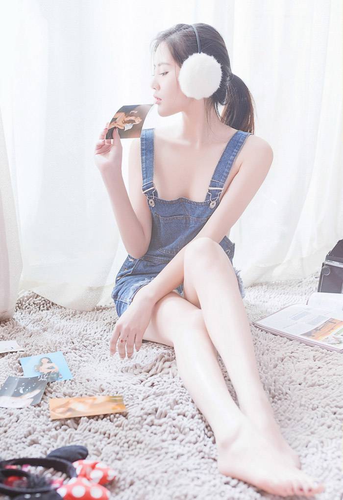 美女真空上镜诱惑十足