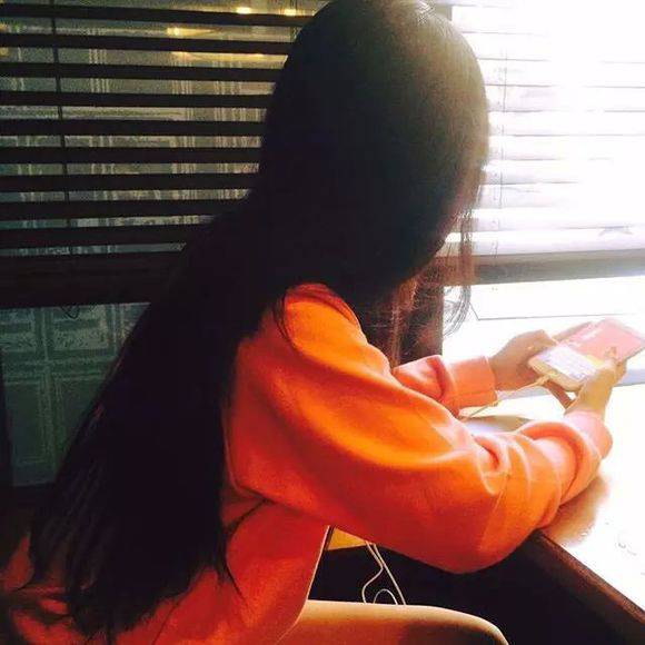 非主流女生图片 他不需要你了