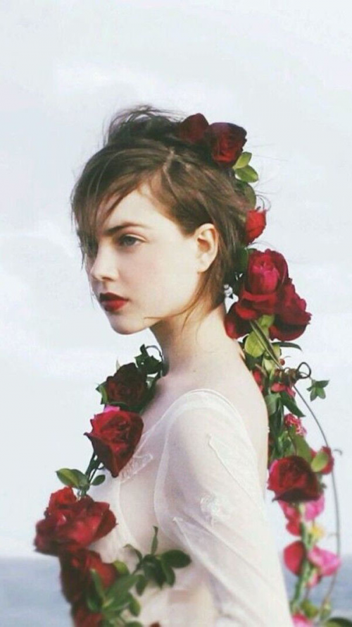 森系唯美个性图片女生 带着玫瑰