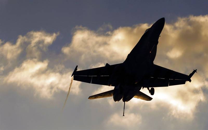 宽屏军用机精美墙纸素材