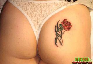 臀部好看的艺术花卉纹身图片