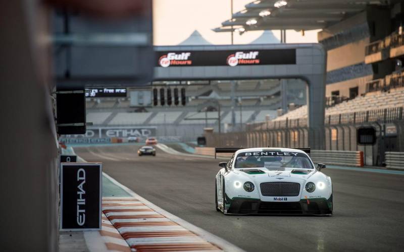 宾利欧陆GT3赛道奔驰个性展示