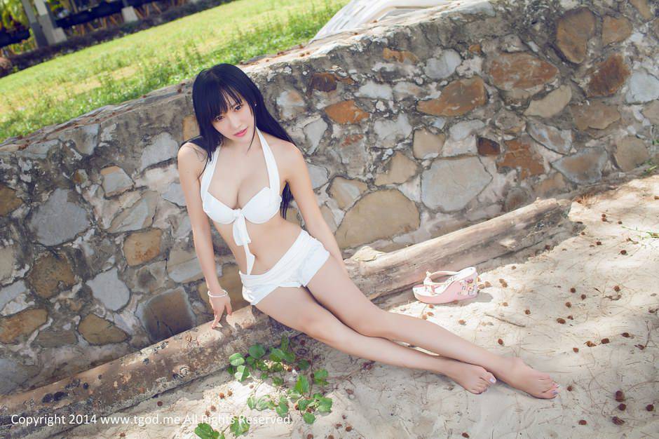 比基尼泳衣女郎杨上萱海边写真