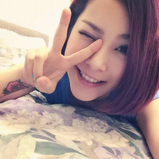 非主流美女迷人侧脸生活照