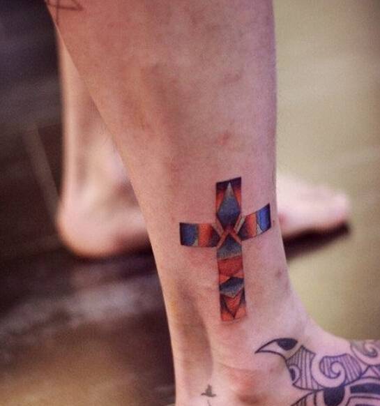 腿部个性简美彩色纹身图案