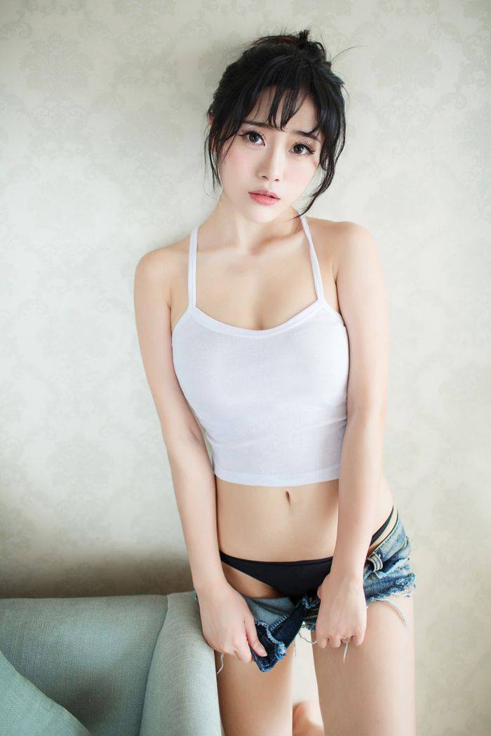 性感护士美眉兜豆靓吃香蕉私房写真套图