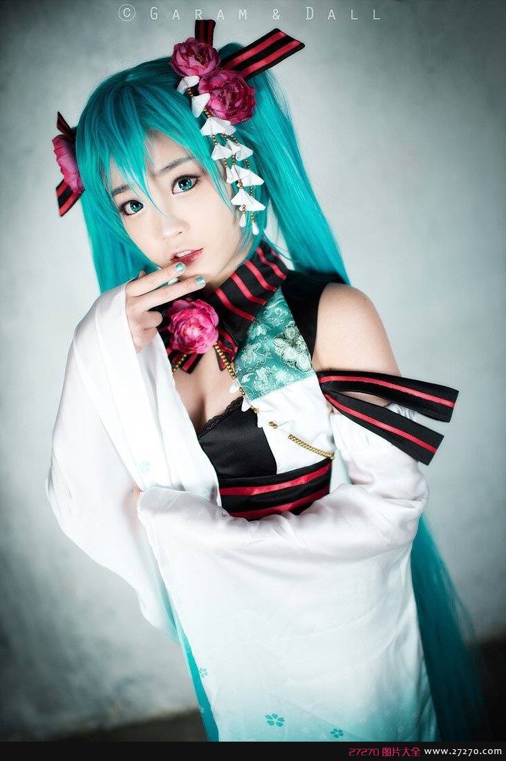 酥胸半露 美腿初音未来COS