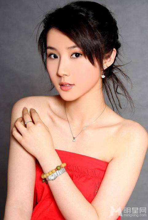 中国漂亮女演员方安娜迷人写真照