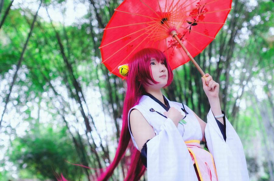 清纯美女演绎Cosplay妖艳女魔