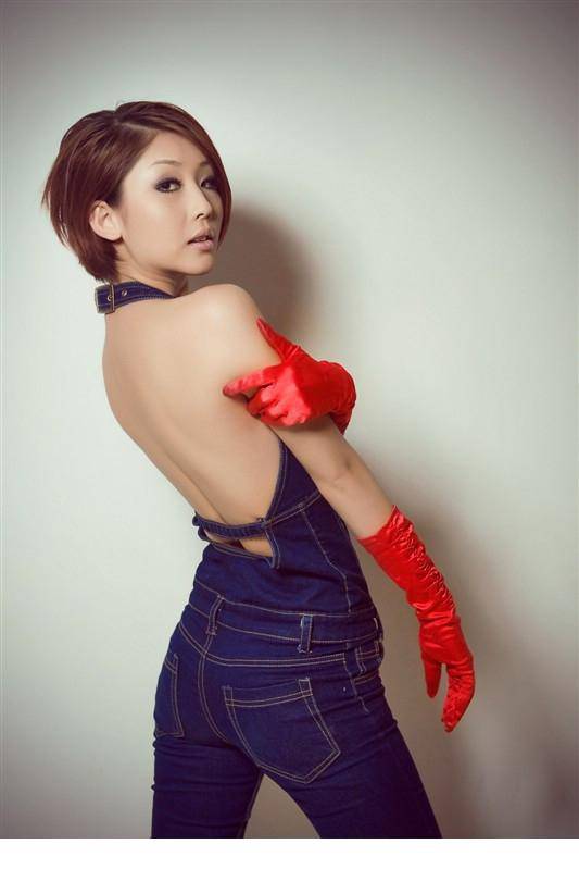 牛仔裤女超诱人写真照