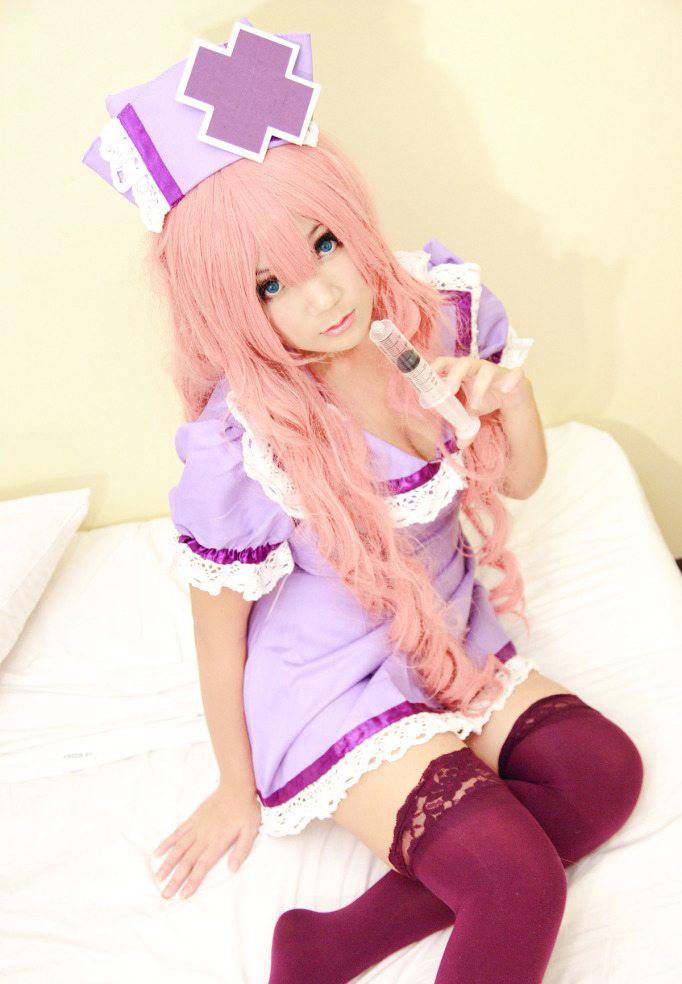 俏皮姐妹花Cosplay巡音恋色病栋秀护士装