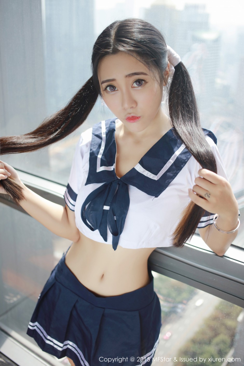 MFStar模范学院制服美女兜豆靓Youlina诱人私房照
