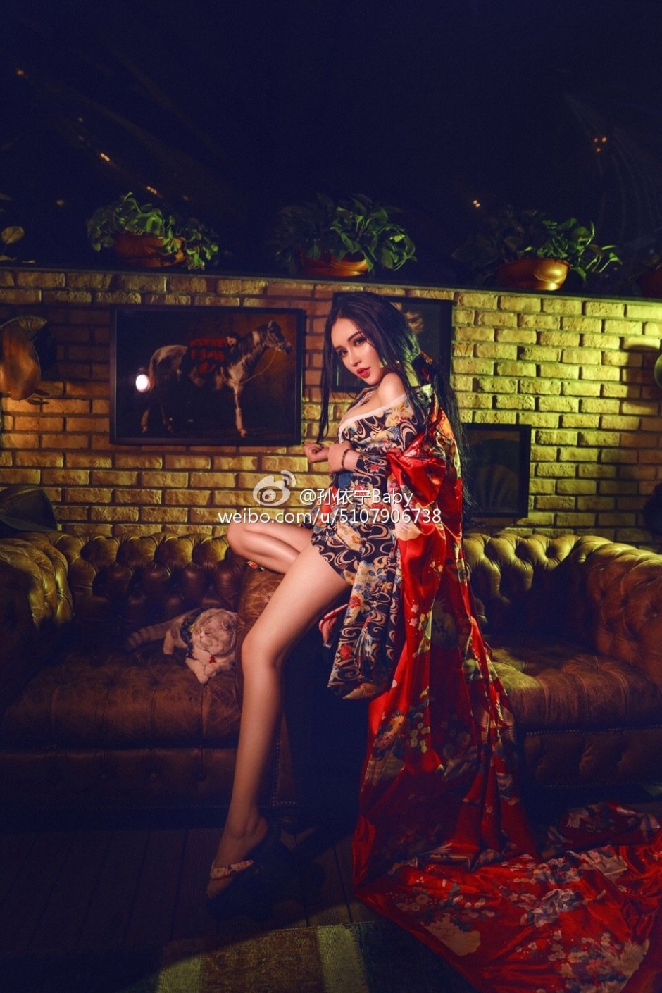 车模小天后孙依宁超诱人艺术写真