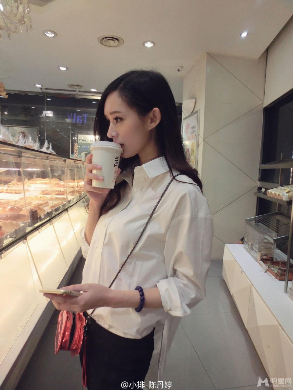 平模陈丹婷白衣飘飘清纯生活照